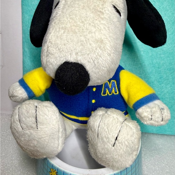 2011 MetLife Snoopy Plush in Letterman Jacket with small Snoopy dog dish - Picture 3 of 6